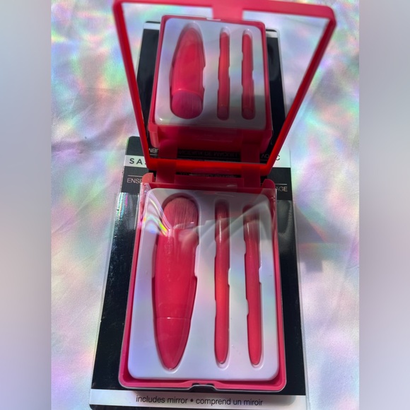 Makeup Travel Brushes - Picture 1 of 2